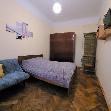 Зручна І Комфортна Квартира Недалеко Від Вокзалу І Центру Міста Lviv Dış mekan fotoğraf